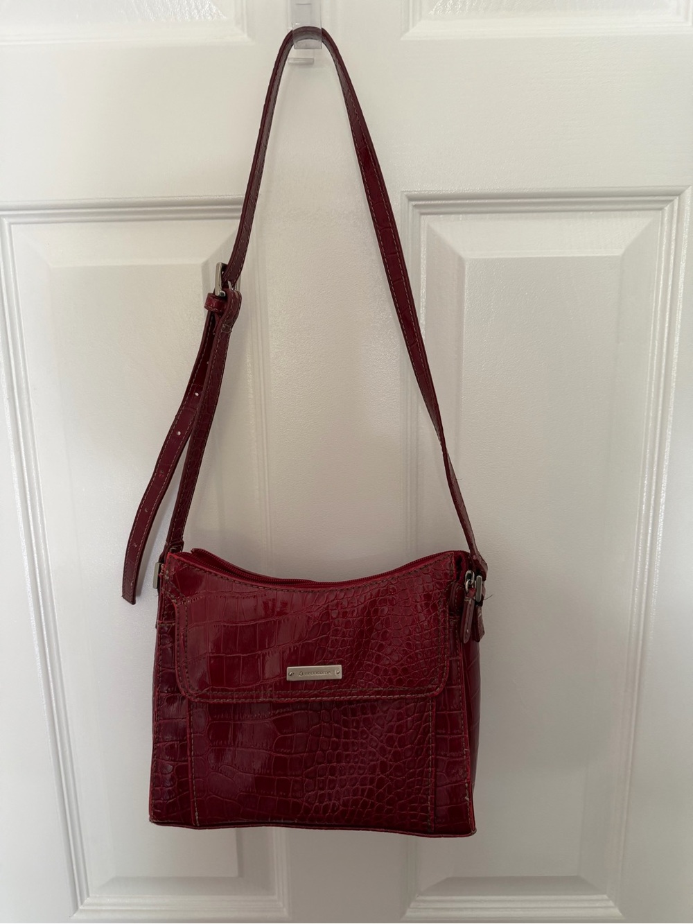 Stylish Liz Claiborne Croc-Embossed Red Shoulder Bag